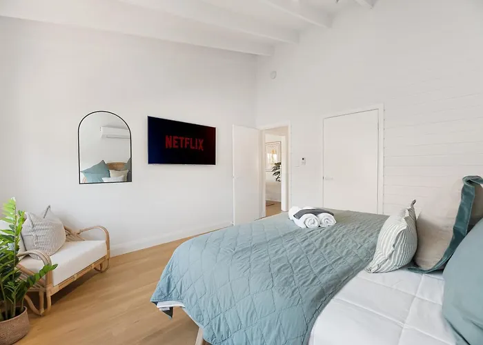Stylish & Central Coastal Apartment