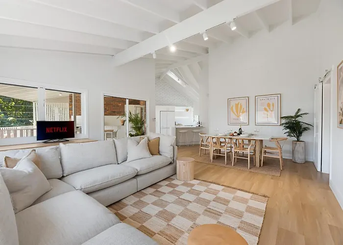 Stylish & Central Coastal Apartment